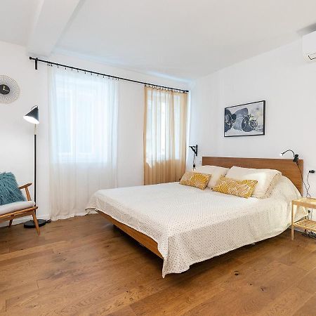 Stylish Studio Apartment By Irundo Ровин Екстериор снимка
