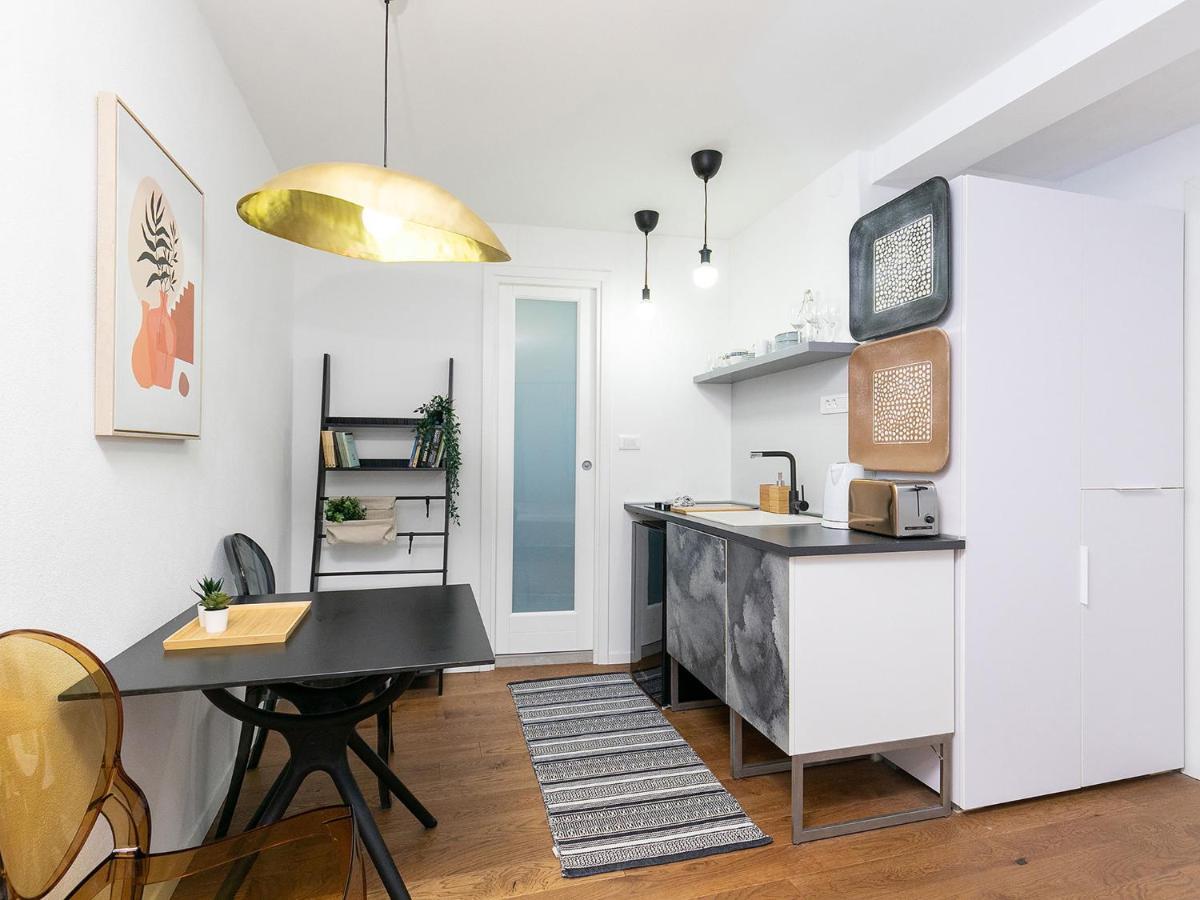 Stylish Studio Apartment By Irundo Ровин Екстериор снимка